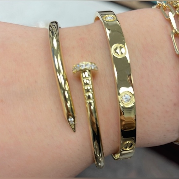 Gold Nail Bracelet & Ring w Zirconia 
Ring size 9 - Picture 7 of 9